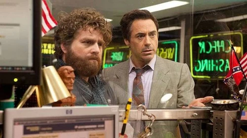 Najlepsze komedie na wieczór: co warto dziś obejrzeć online